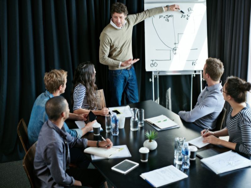 Treinamento e capacitação em custos e preços: a competência obrigatória para CEOs
